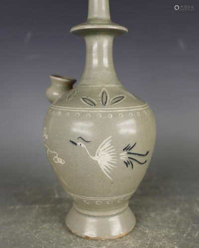 SONG A CELADON-GLAZED VASE