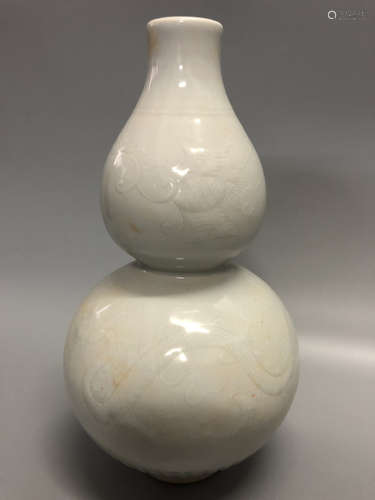 Chinese Porcelain Gourd Vase