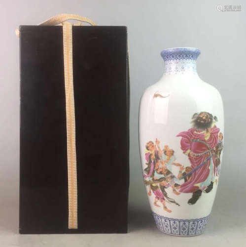 Chinese Qian Long Famille Rose Porcelain Vase
