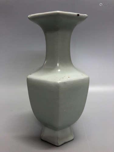 Chinese Porcelain Vase