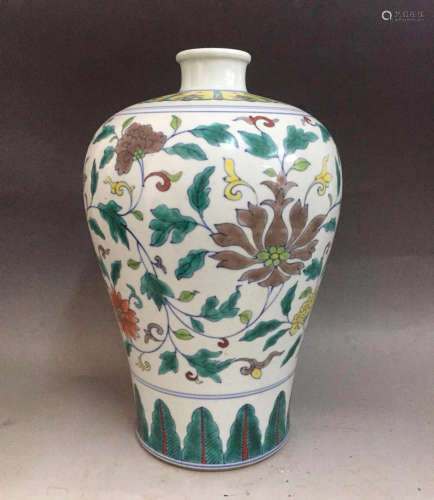 19 C. Blue And White Famille Verte Foral Vase