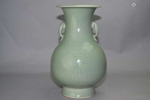 Qianlong Chinese Pea Glaze Low Relief Vase