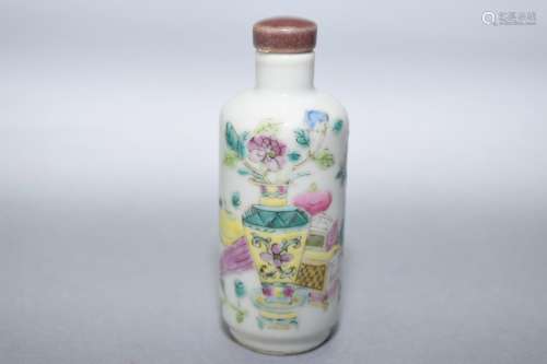 Qing Chinese Famille Rose Snuff Bottle