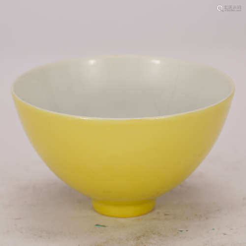 CHINESE YELLOW GROUND PORCELAIN BOWL