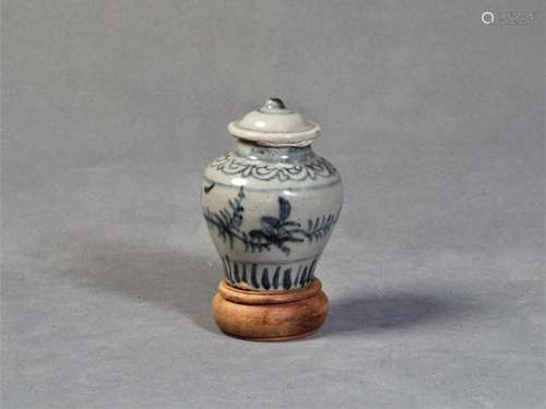 A Porcelain Bottle with Pattern - Ming Dynasty