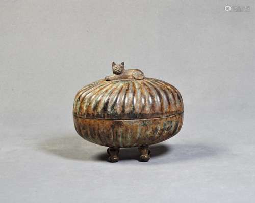 A Box with Beast Carving Cover - Qing Dynasty