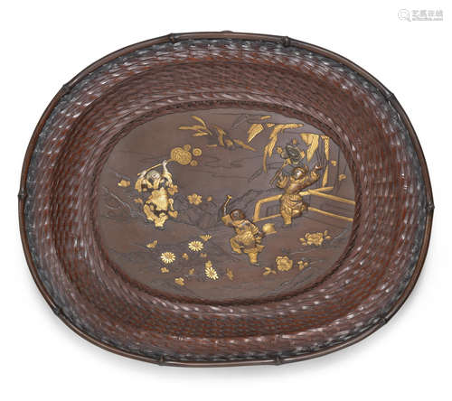 Meiji era (1868-1912), late 19th/early 20th century An oval inlaid bronze tray