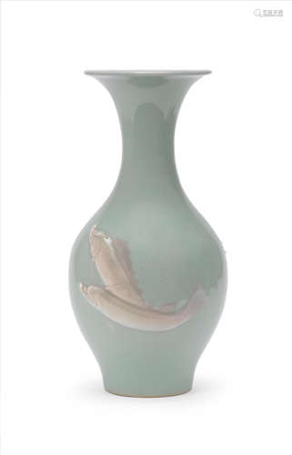 Attributed to Suwa Sozan I (1851-1922), Taisho era (1912-1926) A green-glazed ovoid vase with a slender neck