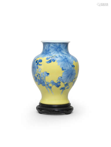 By Makuzu Kozan, Meiji era (1868-1912), early 20th century A small baluster porcelain vase