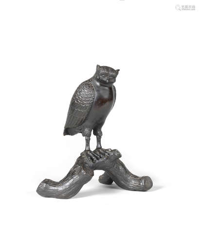 By Murata Seimin (1761-1837), Meiji era (1868-1912), late 19th/early 20th century A bronze okimono figure of an owl