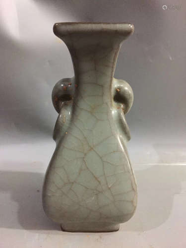 A LONGQUAN DOUBLE-EAR VASE WITH RING