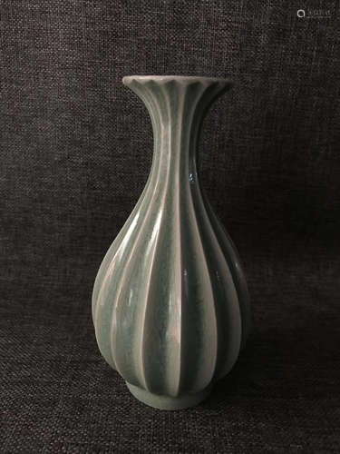 A AGATE GLAZE CELADON-GLAZED MELON VASE