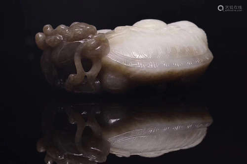 AN OLD TIBETAN HETIAN JADE SEED MATERIAL DRAGON-TORTOISE ORNAMENT