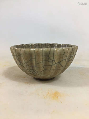 A GE KILN FLOWER MOUTH BOWL