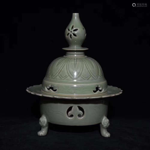 A YUE KILN TRIPLE FEET INCENSE STOVE