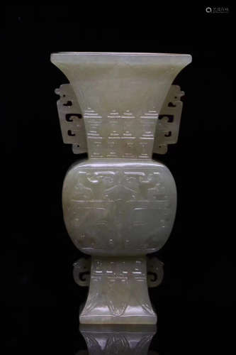 AN OLD TIBETAN HETIAN JADE SEED MATERIAL ANIMAL SQUARE VASE ORNAMENT