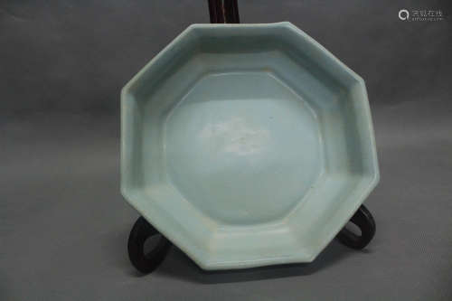 A SONG DYNASTY RU KILN PLATE