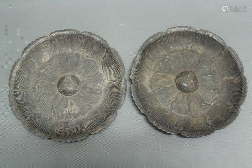 A PAIR OF TANG DYNASTY SILVER PLATES