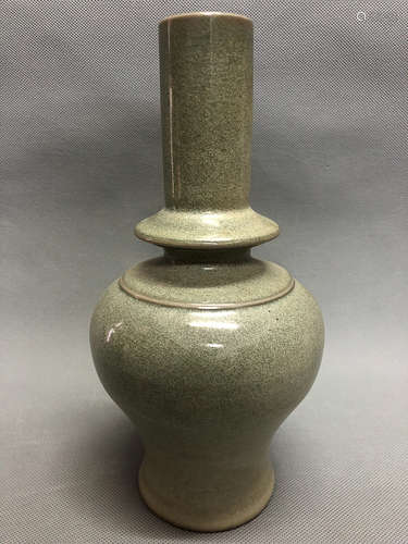 A LONGQUAN KILN BELL-SHAPED VASE, SONG DYNASTY