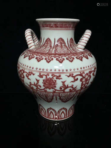 A UNDERGLAZE-RED FLOWER PATTERN DOUBLE EAR VASE,QING QIANLONG DYNASTY