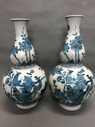 A PAIR OF DAQING QIANLONG NIANZHI MARK BLUE&WHITE GOURD-SHAPED BOTTLES