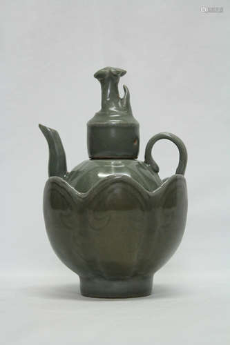 A LONGQUAN KILN DECANTER, SONG DYNASTY