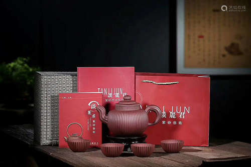 A SET OF TAN LIJUN MADE PURPLE CLAY TEAPOT