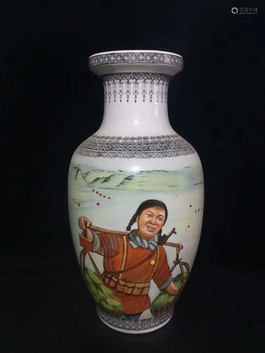 A POWDER ENAMEL VASE,VULTURAL REVOLUTION PERIOD