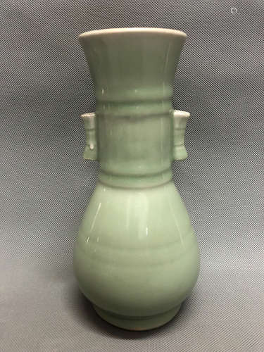 A LONGQUAN KILN VASE WITH DOUBLE EARS, YUAN DYNASTY