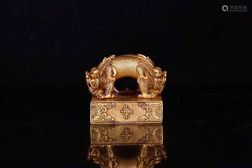 A TIBETAN BUDDHISM BRONZE GILT SEAL WITH STYLE OF 16TH CENTURY