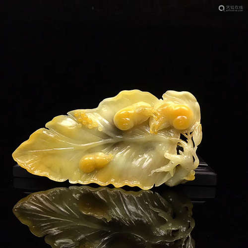 A QING DYNASTY SHOUSHAN STONE LEAF SHAPE INCENSE INSERTED