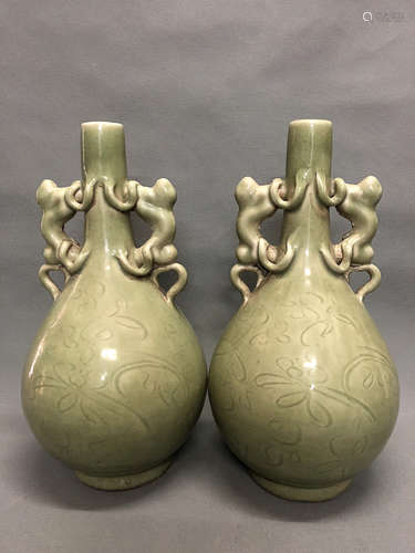 A PAIR OF LONGQUAN KILN VASES WITH DOUBLE EARS, YUAN DYNASTY