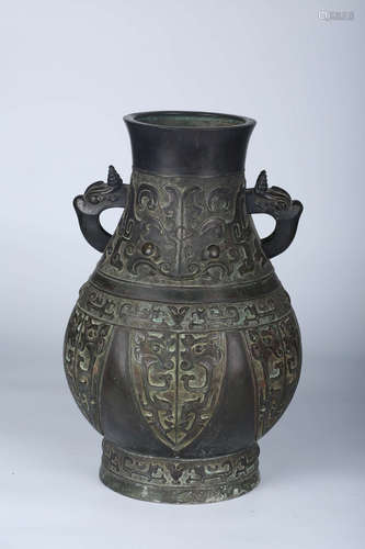 Chinese bronze vase.