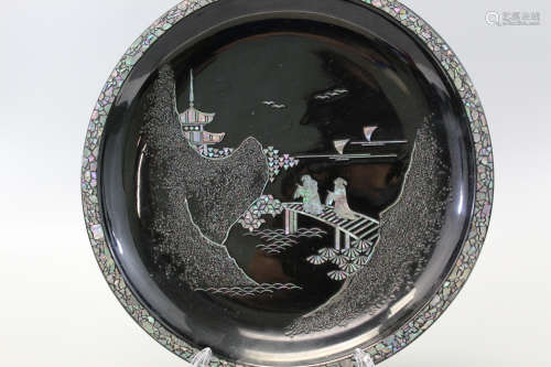Japanese lacquered plate with mother of pearl inlaid