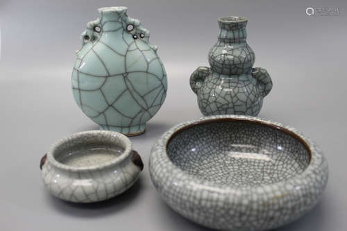 Four Chinese Ge Ware porcelain pieces.