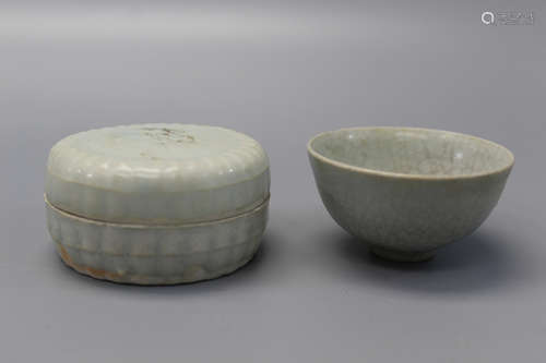 Chinese Yingqing porcelain box and cup.