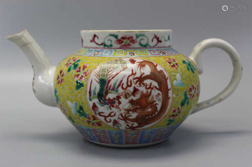 Chinese famille rose porcelain teapot, Guangxu mark and