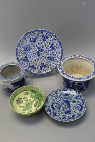 Five Chinese porcelain pieces.