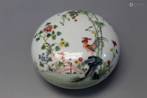 Chinese famille rose porcelain box, Qianlong mark.