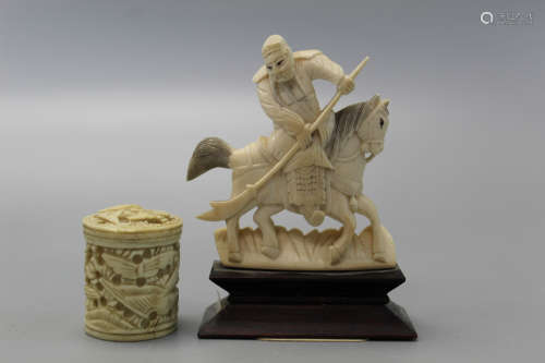 Two Chinese carved snuff box and figurine.