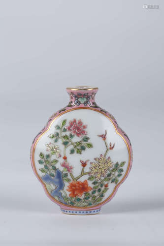 Chinese famille rose porcelain snuff bottle, Qianlong