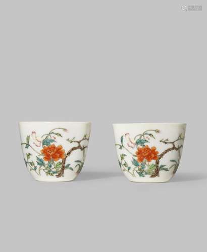 A PAIR OF CHINESE FAMILLE ROSE 'FLOWERS' CUPS