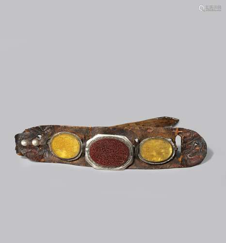 AN IRANIAN AGATE-MOUNTED BAZU-BAND