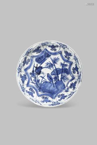 A CHINESE BLUE AND WHITE KRAAK DISH