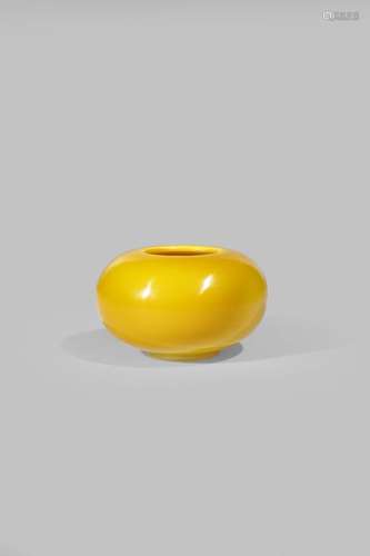 A CHINESE YELLOW GLASS BRUSH WASHER