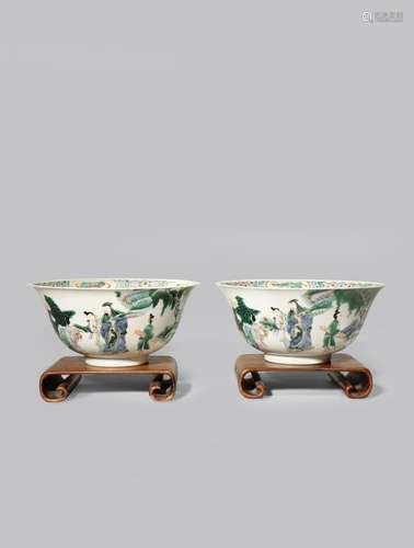 A PAIR OF CHINESE FAMILLE VERTE BOWLS