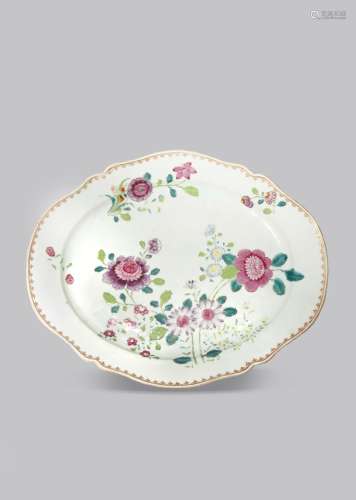 A CHINESE FAMILLE ROSE OVAL DISH