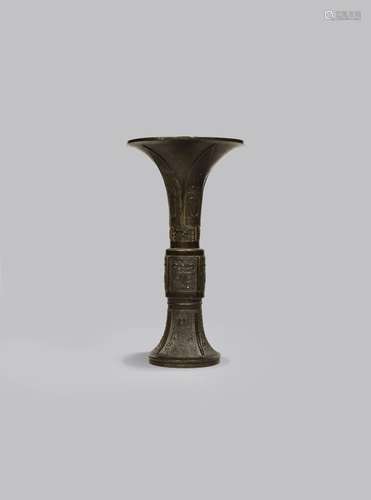 A CHINESE BRONZE ARCHAISTIC VASE