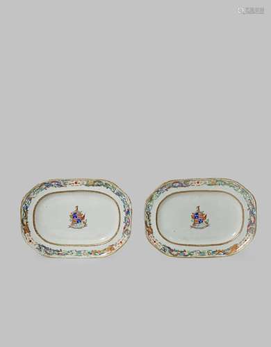 A PAIR OF SMALL CHINESE ARMORIAL OVAL DISHES