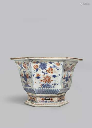 A CHINESE IMARI HEXAGONAL JARDINIERE